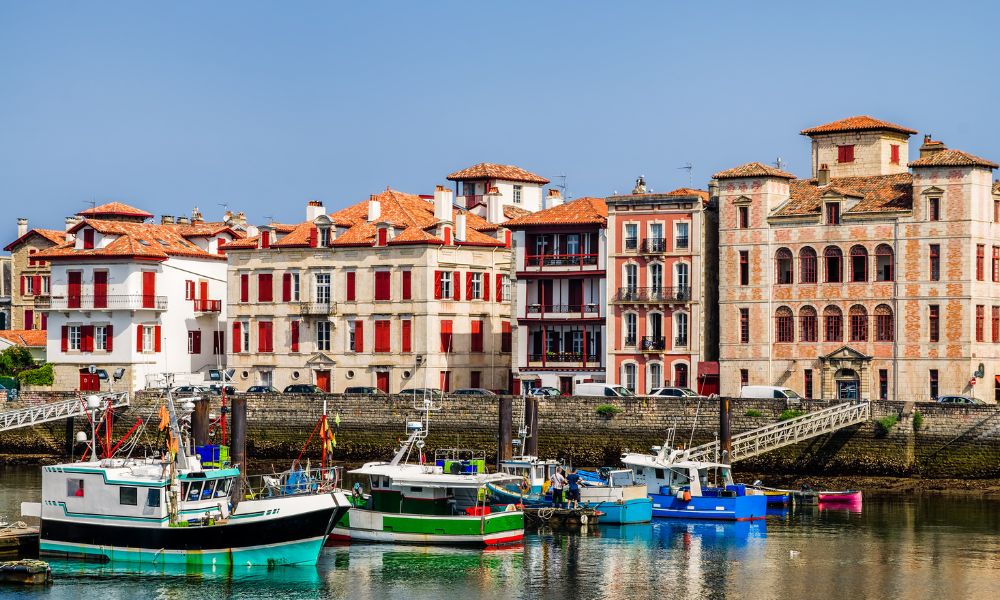 Vue panoramique de la côte basque avec l'océan Atlantique