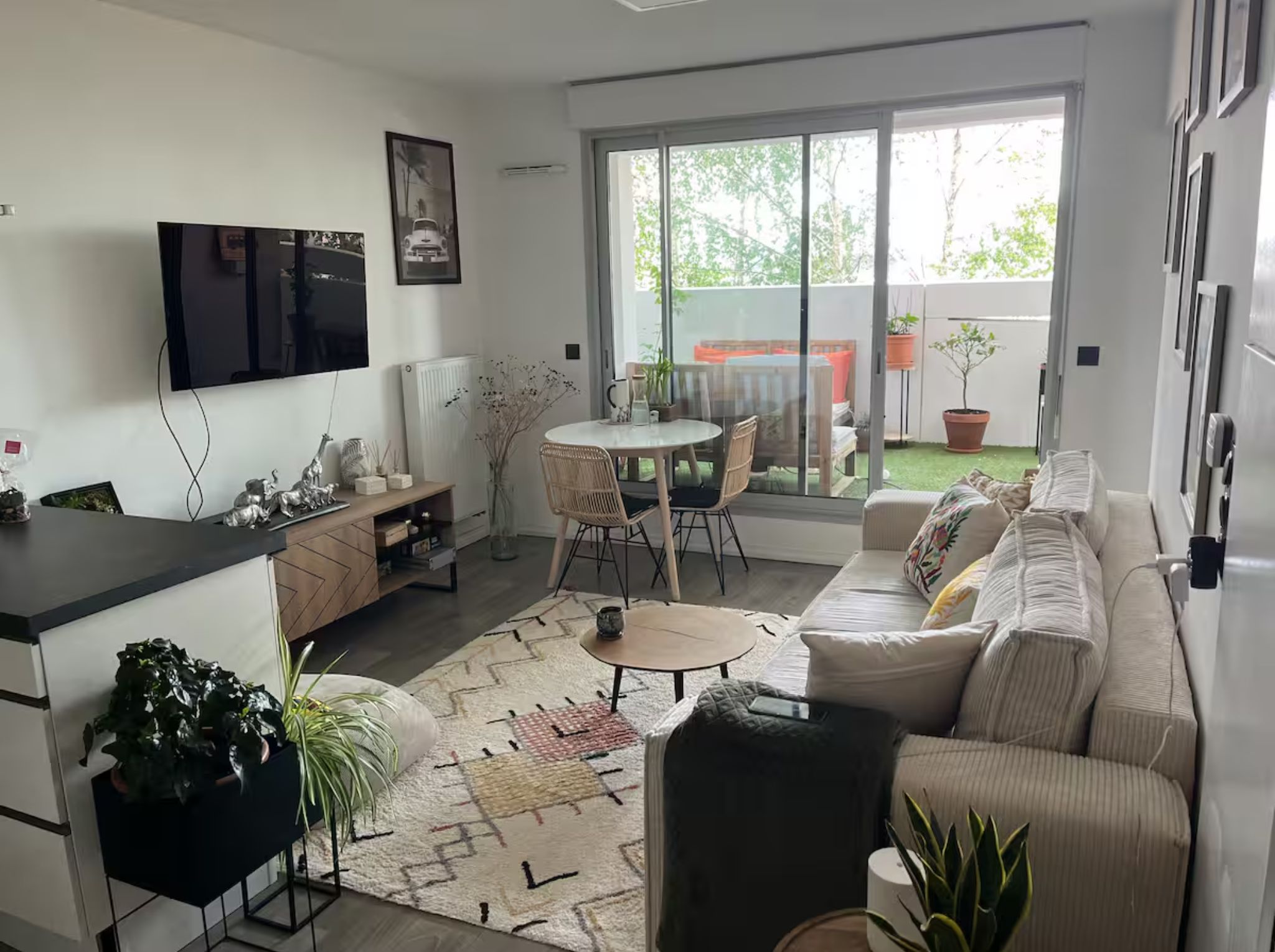 Le salon et la terrasse